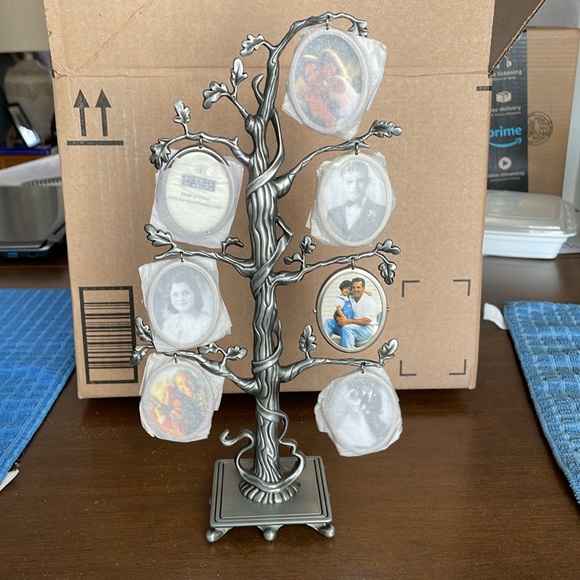 Burnes of Boston Family Tree 14 Photo Hanging Oval Frames Pewter Tree On Base - Picture 2 of 4